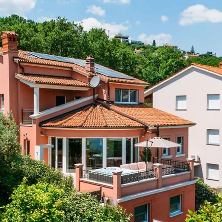 Grosszuegiges- Modernes Mit Terrasse Und Meerblick By Interhome Apartament