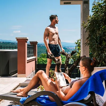 Grosszuegiges- Modernes Mit Terrasse Und Meerblick By Interhome